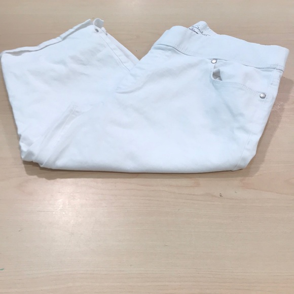 gloria vanderbilt all around slimming effect avery